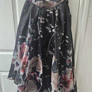 Chic Floral High-Low Skirt in Black and Pink